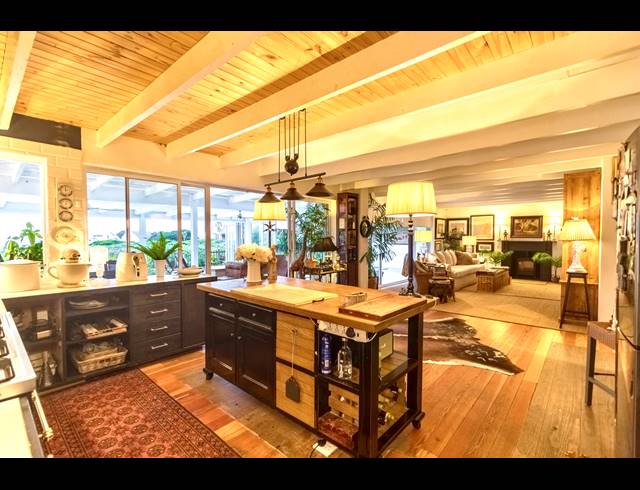5 BEDROOM HOUSE FOR SALE IN GROTTO BAY